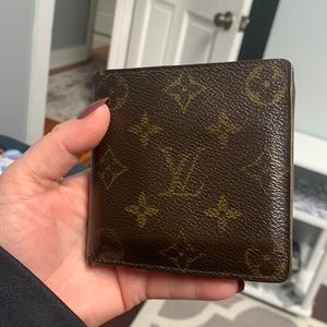 2002 authentic men’s Louis Vuitton wallet